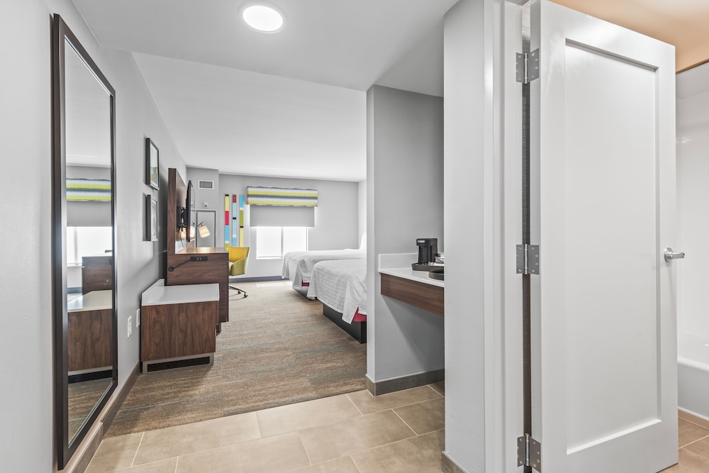 Hampton Inn Columbus North - photo 23