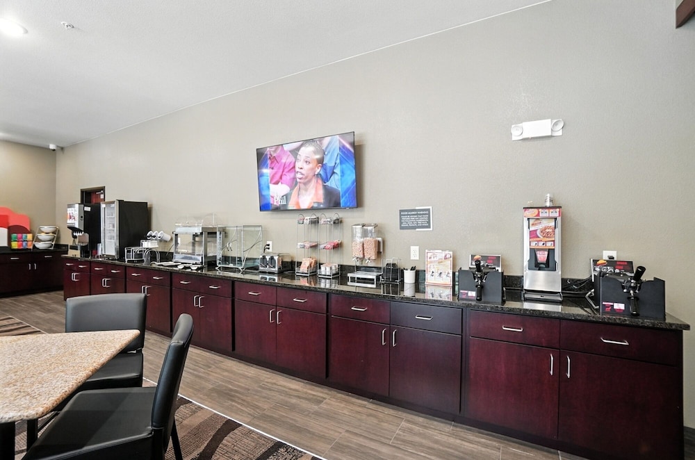 Cobblestone Hotel & Suites Bellefontaine - photo 82
