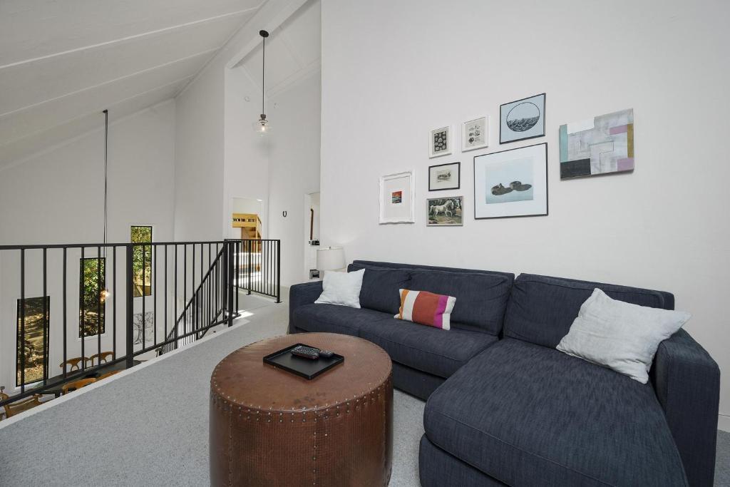The Calistoga Cottage Wooded And Sunny 5 Mins To Downtown — 4-Star Luxury Hotel in Calistoga, United States