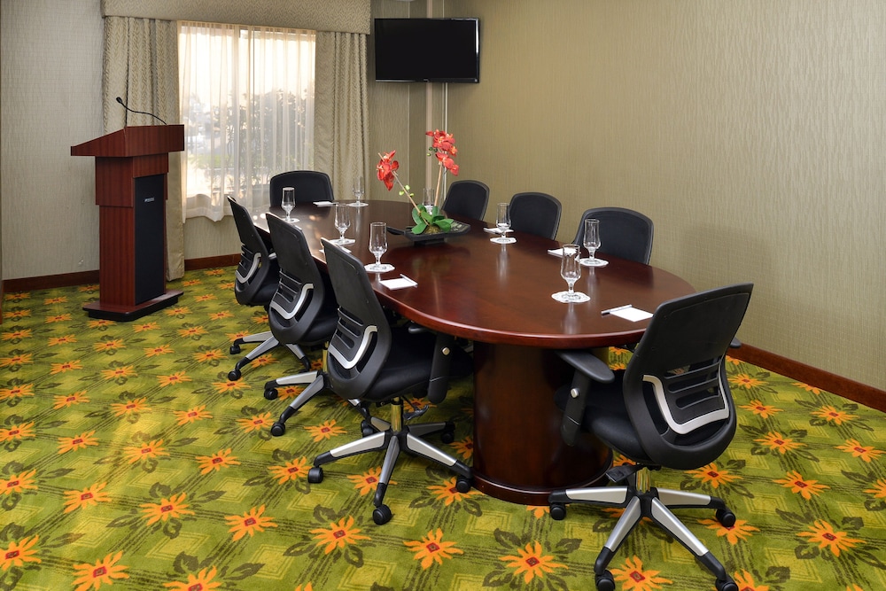 Hampton Inn Detroit Auburn Hills South - photo 24