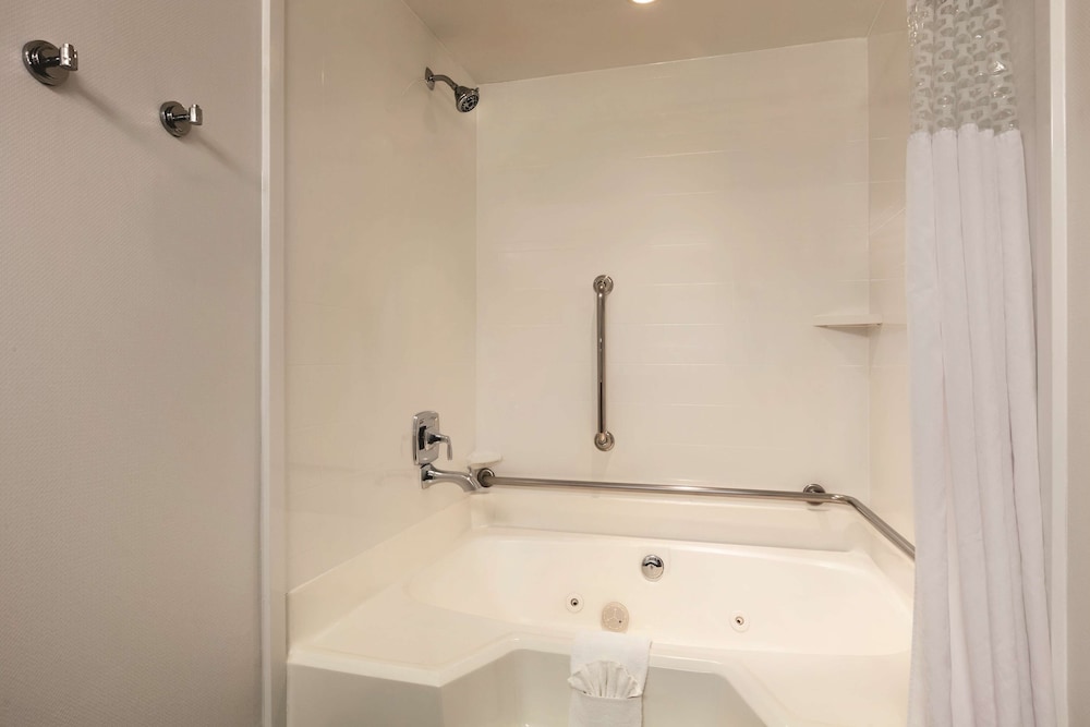 Hampton Inn by Hilton Richmond North Ashland - photo 35