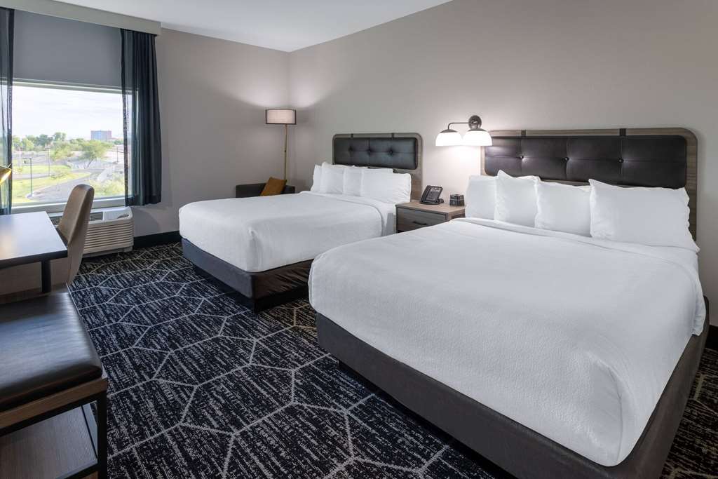 La Quinta Inn & Suites by Wyndham Maricopa Copper Sky - photo 26