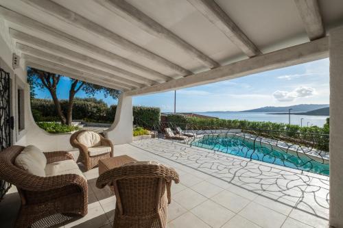Piscina Privata Luxury Villa 100m dalla Spiaggia — 4-Star Luxury Hotel in Palau, Italy