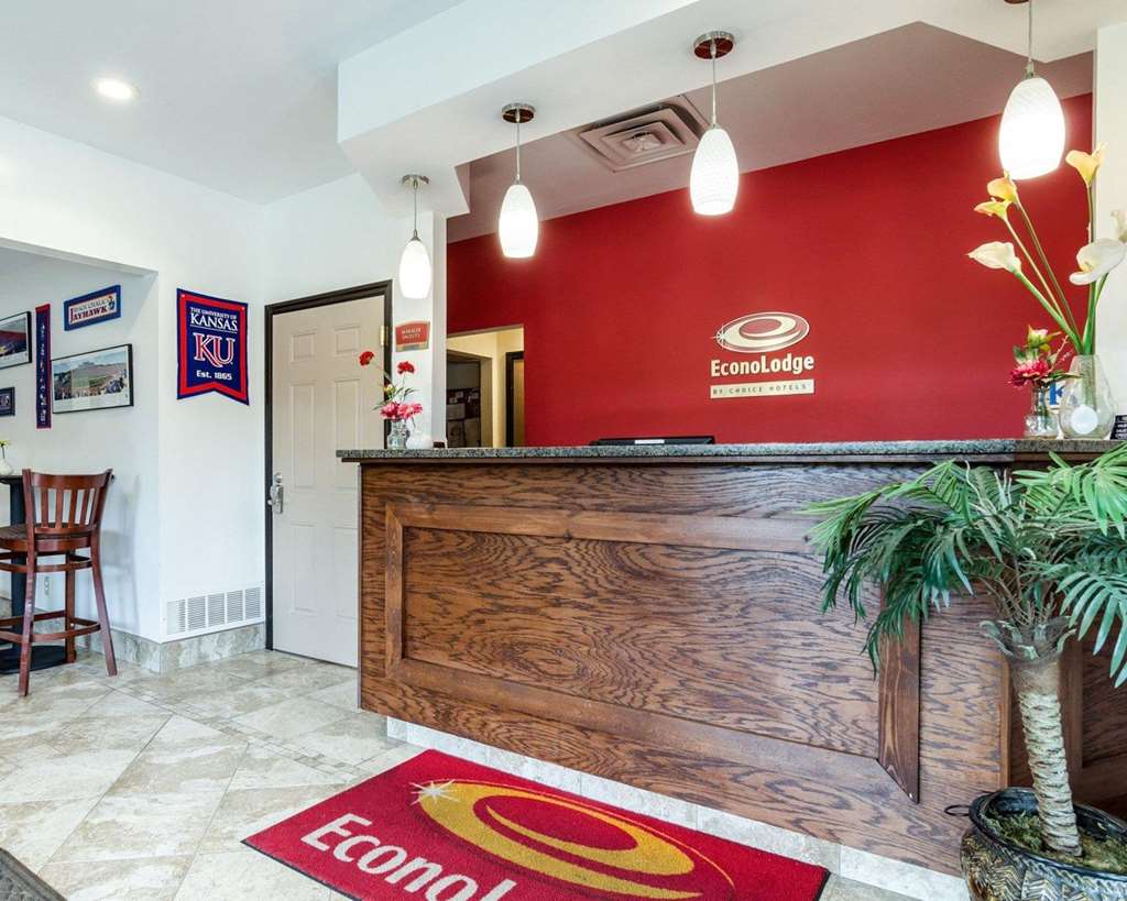 Econo Lodge Lawrence near University - photo 7
