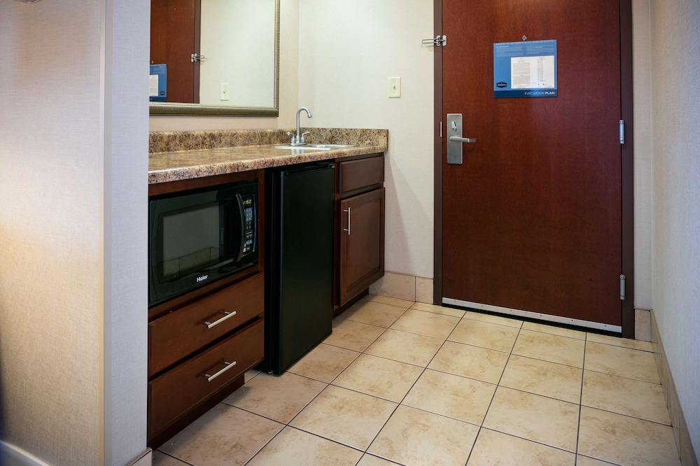 Hampton Inn & Suites Toledo Perrysburg - photo 25