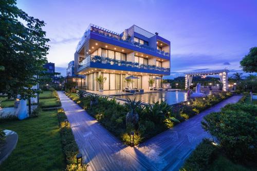 Tahagi Villa Tuan Chau Ha Long by HOFs — 4-Star Luxury Hotel in Ha Long, Vietnam