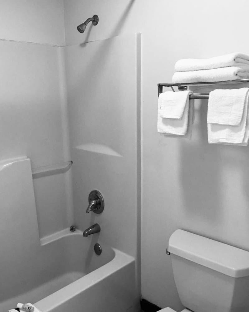 Rest Inn Motel - photo 2