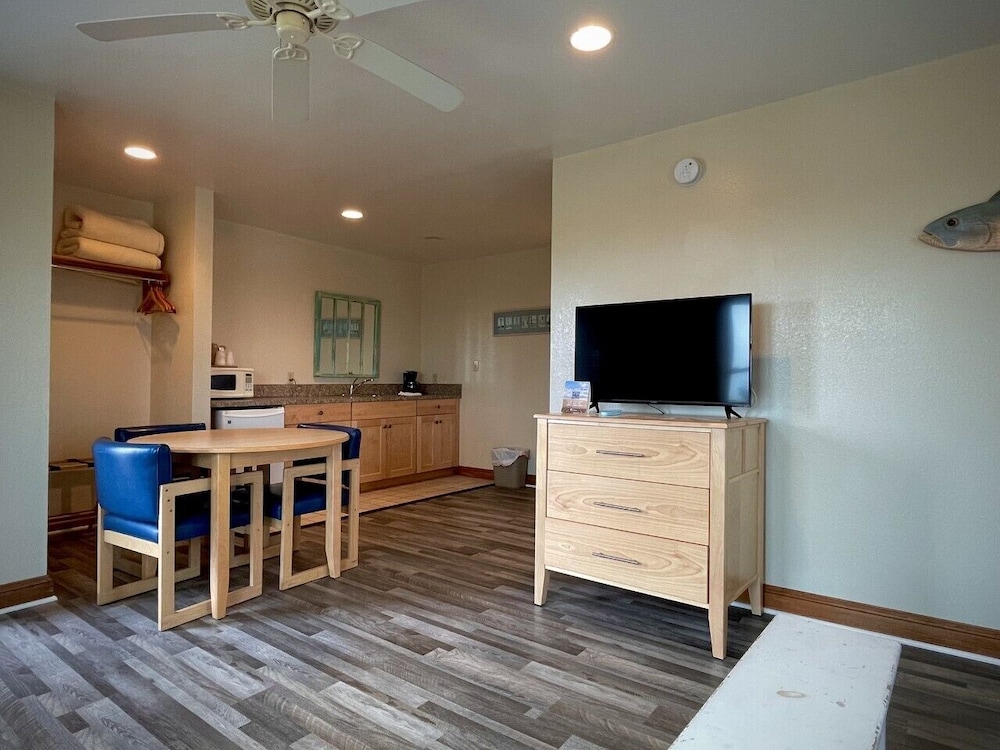 Pony Island Inn - photo 46