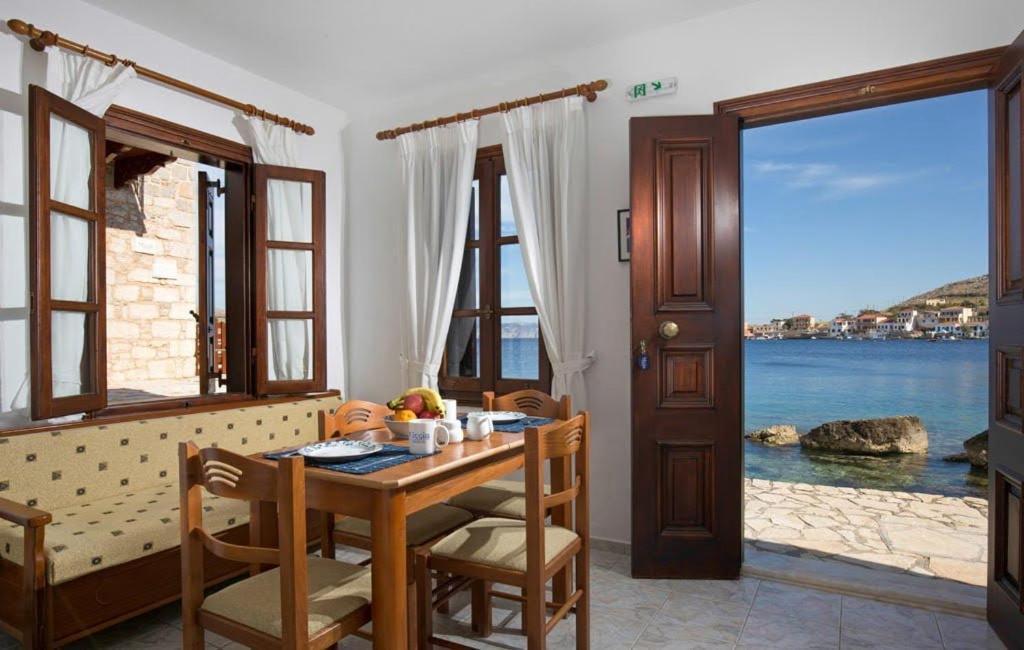 Charming Waterfront Studio With Swimming Access — Chalki
