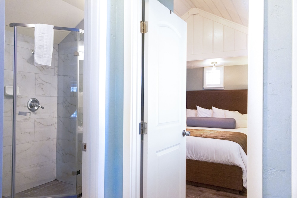 Ocean Echo Inn and Beach Cottages - photo 33
