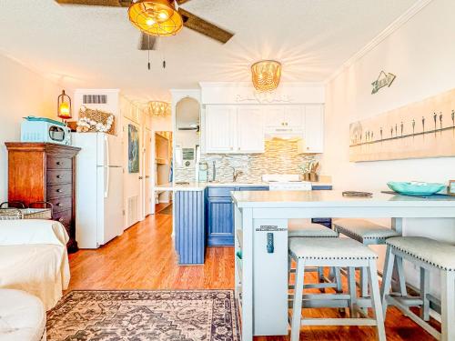 The Blue Pearl Oceanfront Modern at Sea Cabin w Pool — 4-Star Luxury Hotel in Myrtle Beach, United States