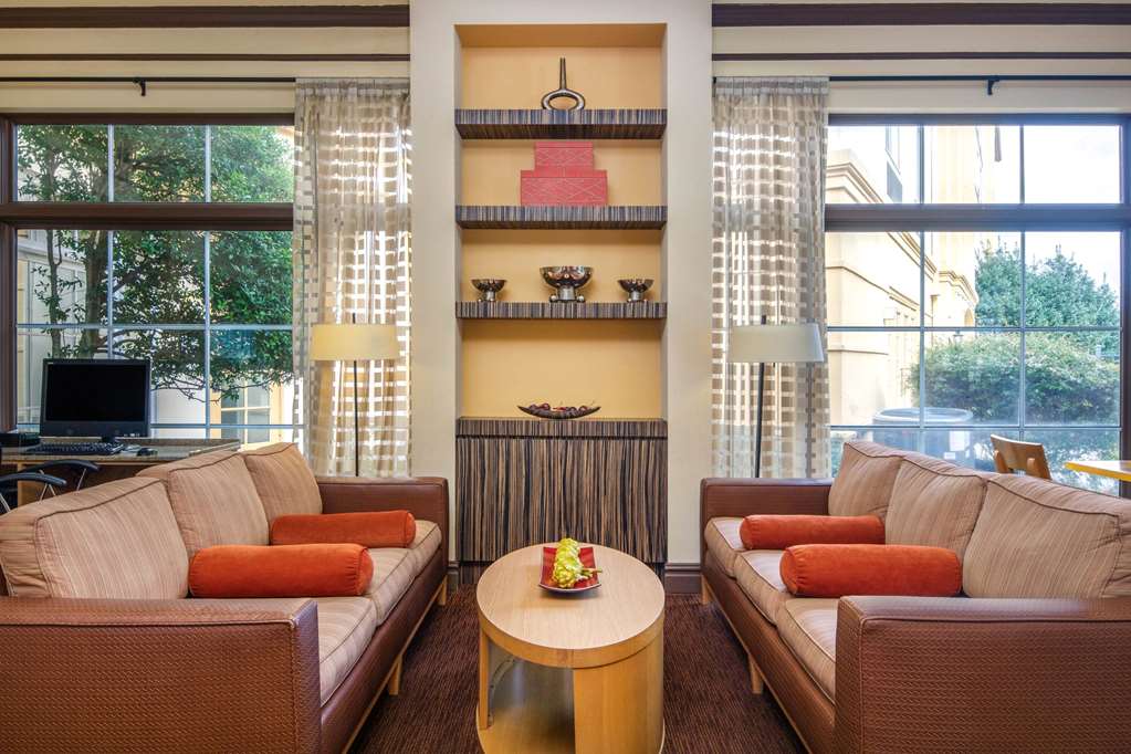 La Quinta Inn & Suites by Wyndham Atlanta Ballpark Galleria - photo 9
