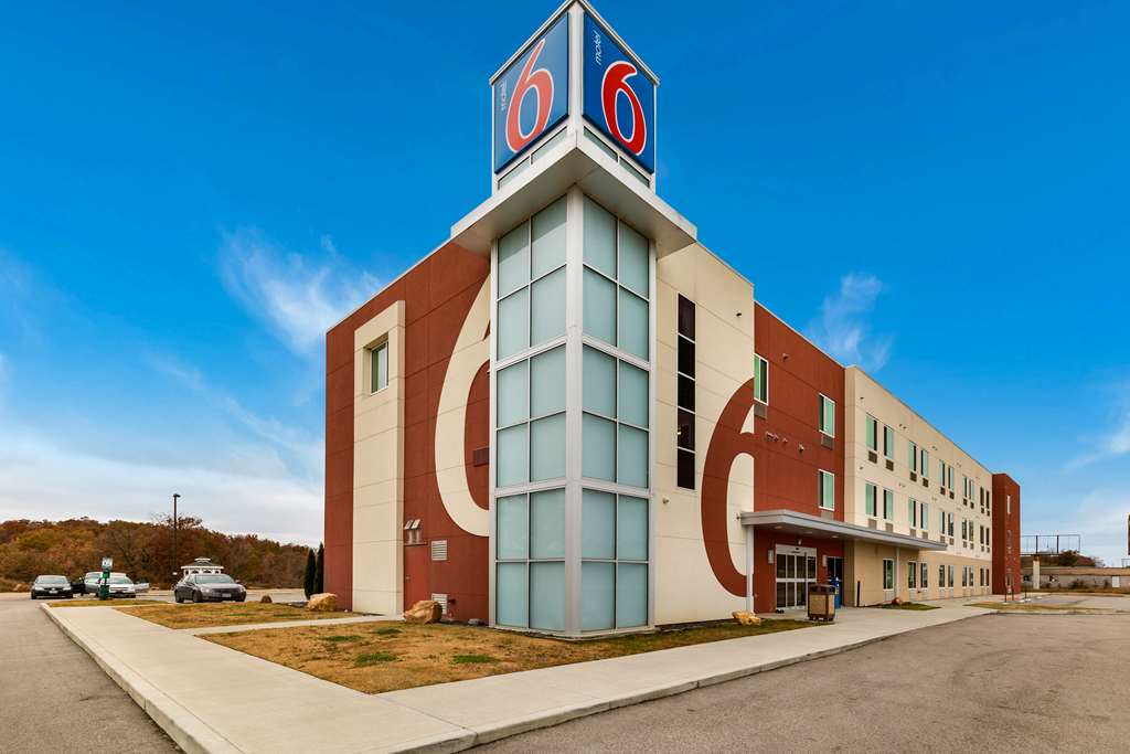 Motel 6 Poplar Bluff MO - photo 8