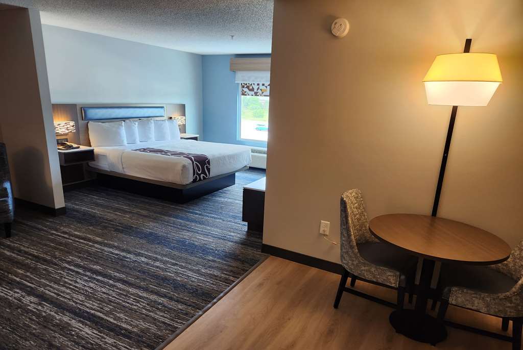La Quinta Inn & Suites by Wyndham Warner Robins Robins AFB - photo 21