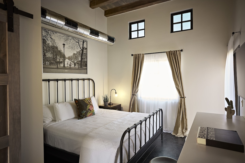 Bespoke Inn Scottsdale - photo 21