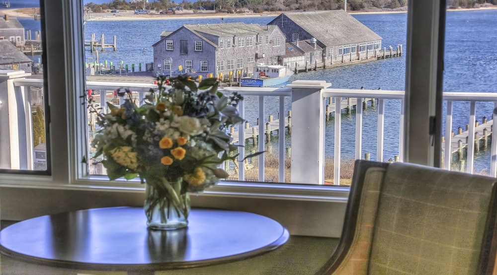 The Harborside Inn - photo 40