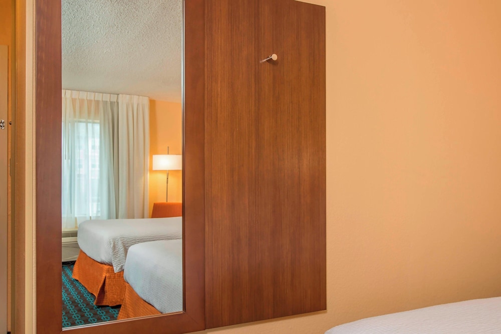 Fairfield Inn & Suites by Marriott Frederick - photo 4