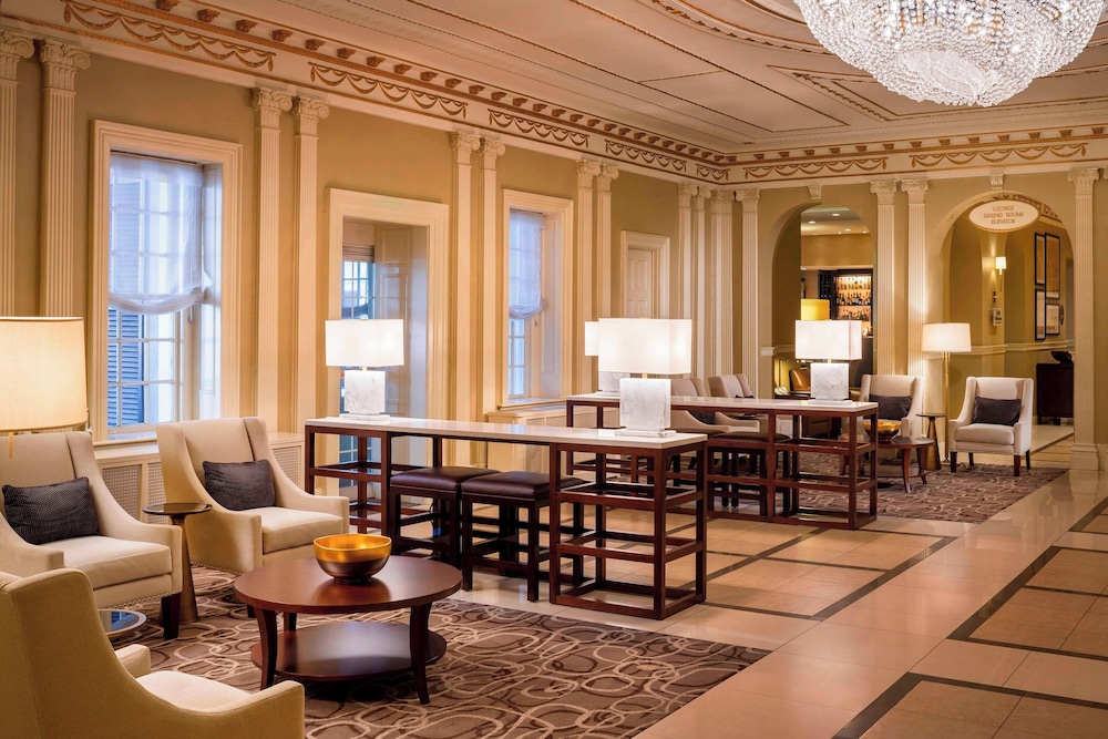 Sheraton Commander Hotel - photo 3