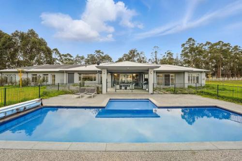 Serene Coastal Retreat In Hastings W Pool — Hastings