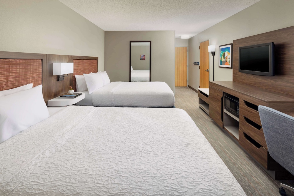 Hampton Inn Laredo - photo 11