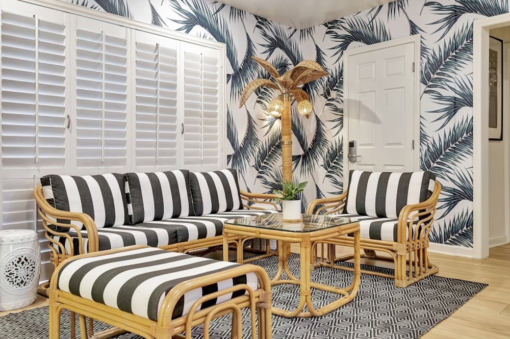 Santa Monica Hotel - photo 5