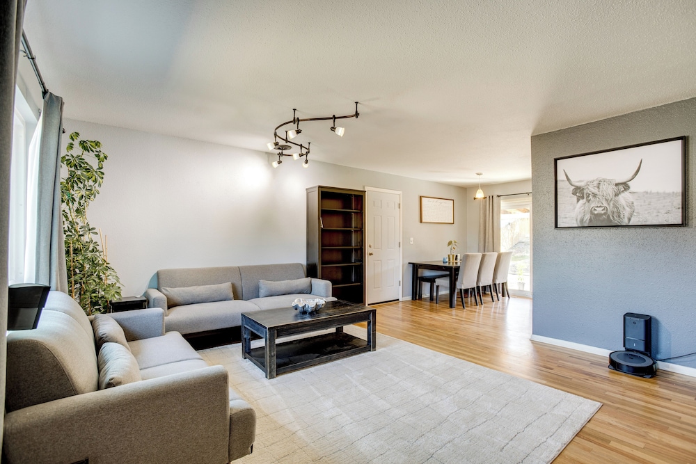 Furnished Patio Suburban Gem 11 Mi to Dtwn Denver