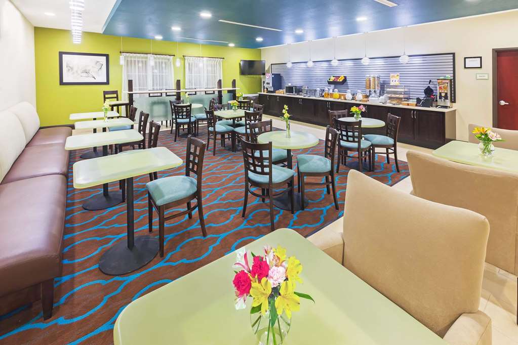 La Quinta Inn Suites Floresville - photo 47