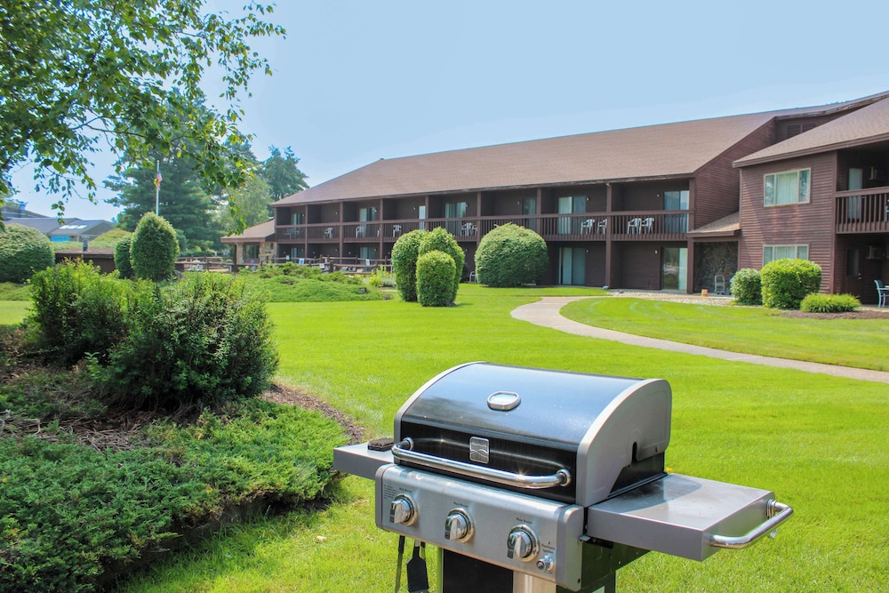 Fireside Inn & Suites Gilford - photo 69