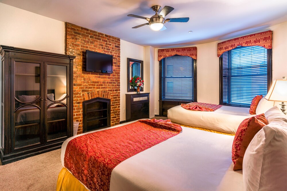 Royal Park Hotel and Hostel - photo 21
