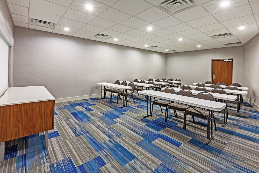 Holiday Inn Express & Suites Tulsa West Sand Springs by IHG - photo 31