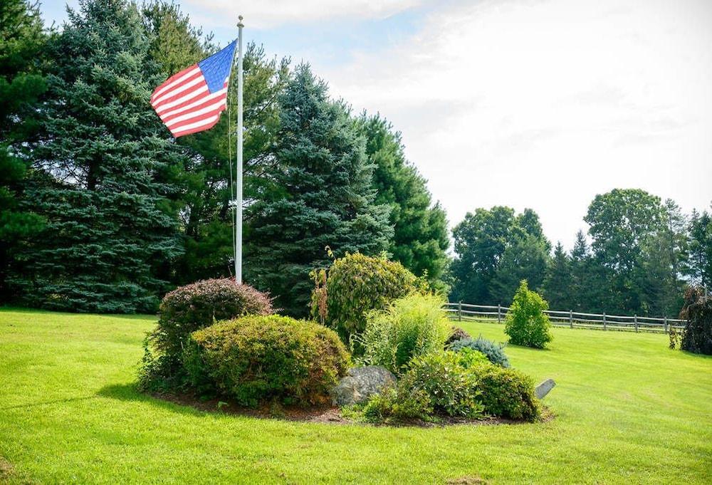 Roxbury Suites in Roxbury, United States