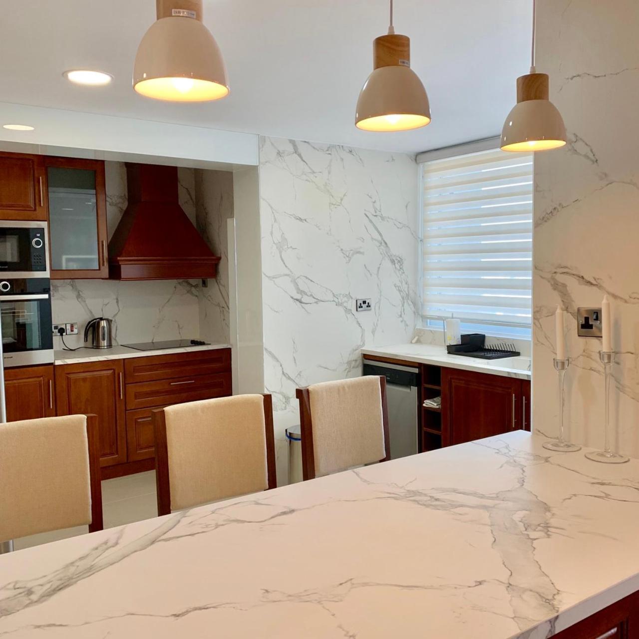 Modern 2 bed room large apartment