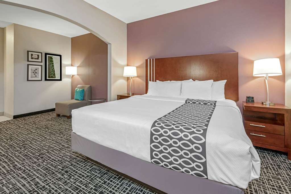 La Quinta Inn & Suites by Wyndham Oklahoma City Yukon - photo 13