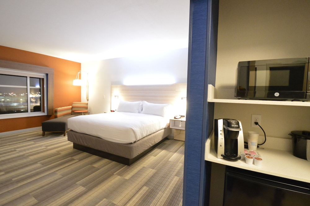 Holiday Inn Express & Suites Toledo West by IHG - photo 10