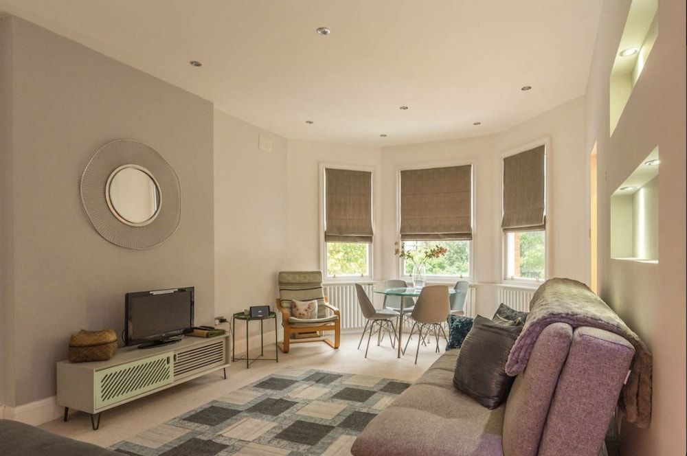 Brondsbury Apartments — 4-Star Luxury Hotel in London, United Kingdom