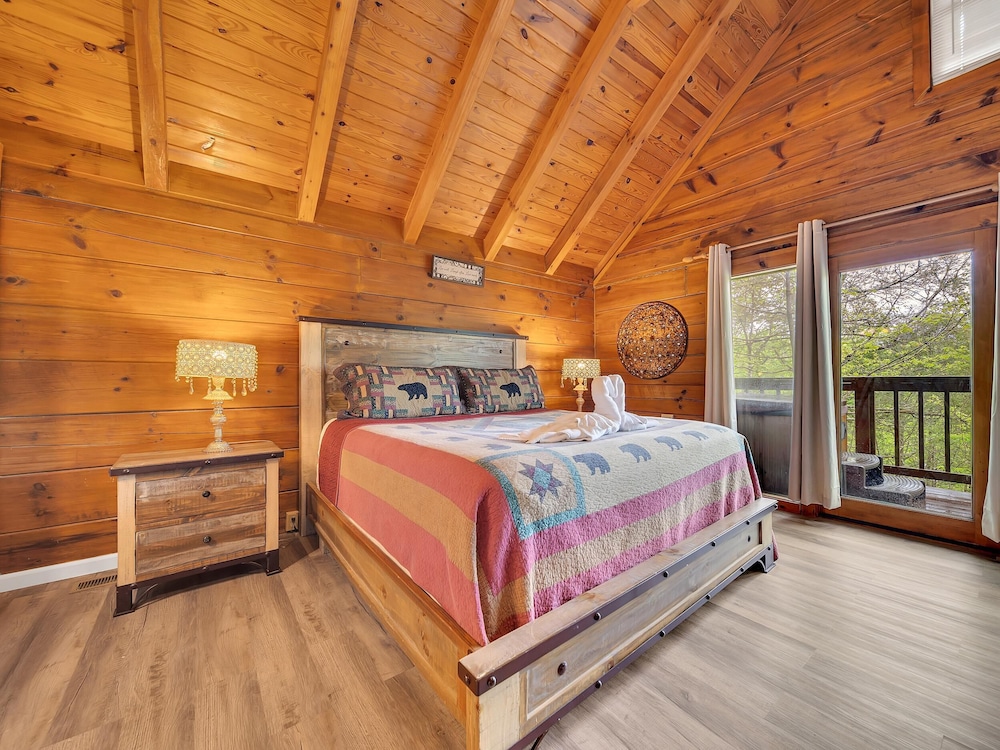 Foxy Lady #1531 — 4-Star Luxury Hotel in Gatlinburg, United States