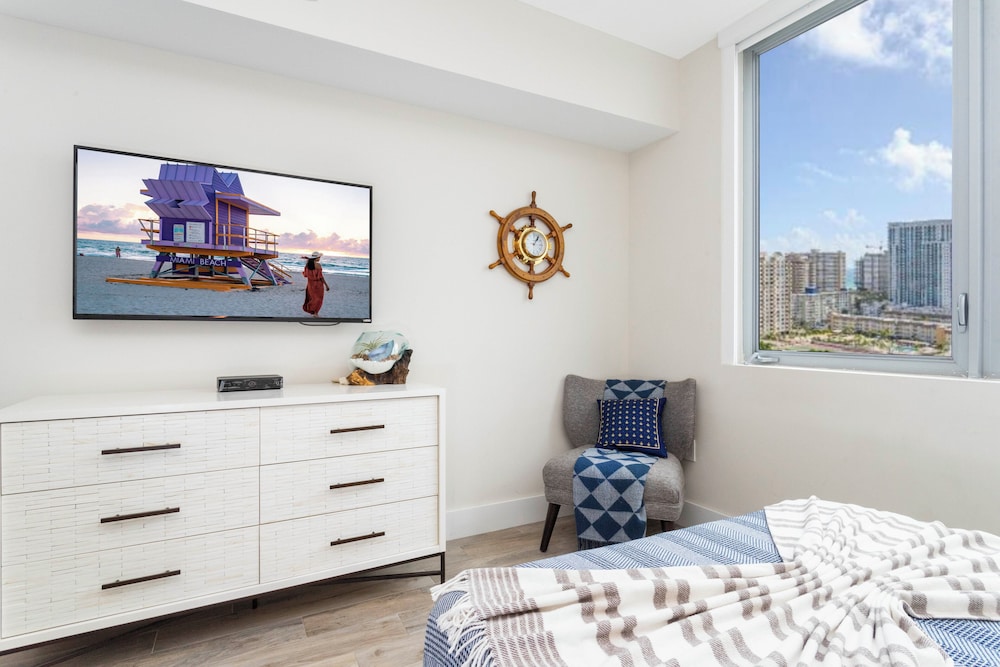 Stunning Bay Front 3 Bed Private Floor Apt 2001 @ BW Resort Miami - photo 28