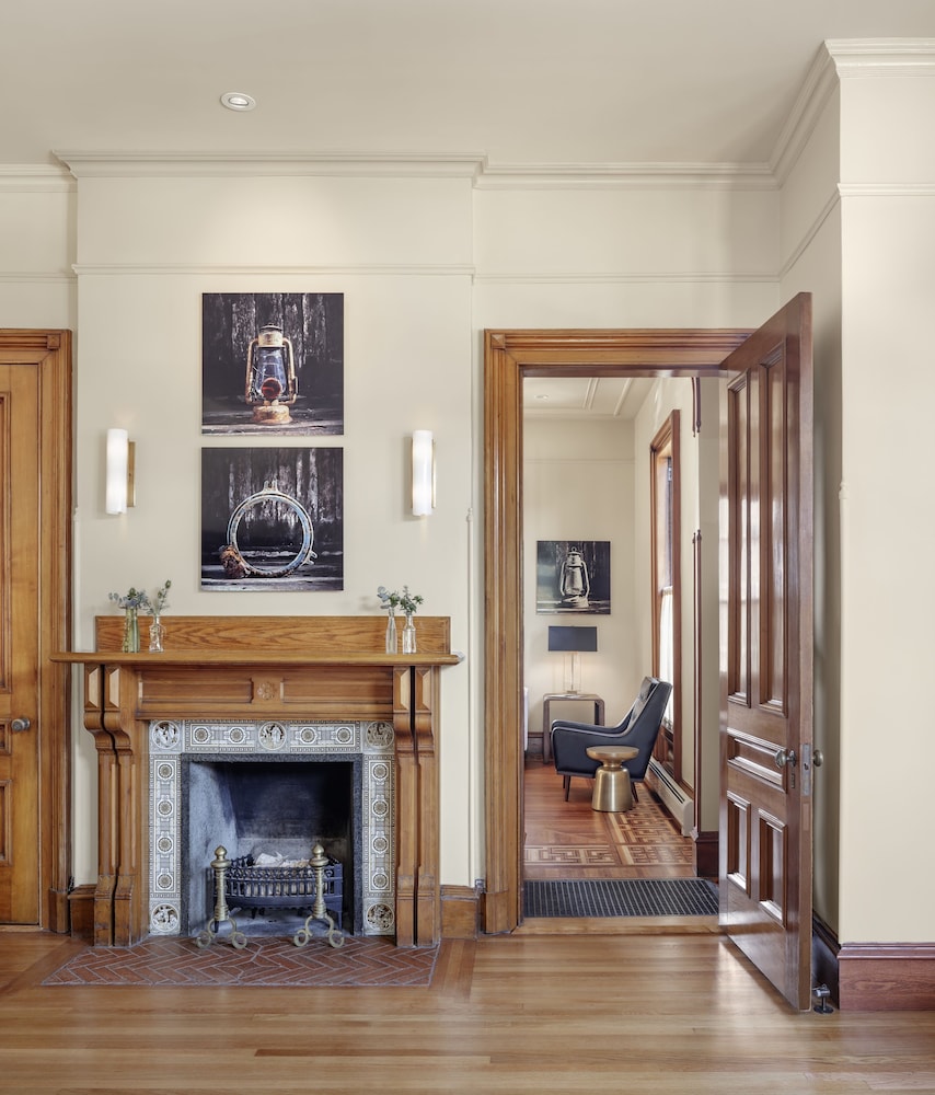 The Francis - photo 2