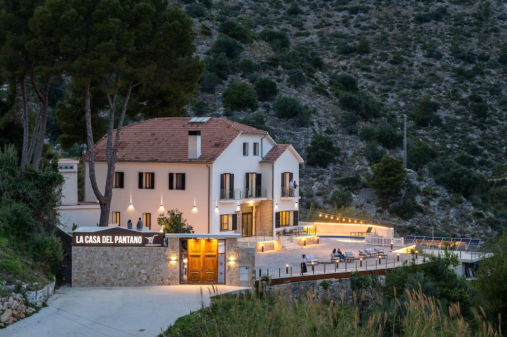 Young Hotels Spain SL — hotel in Orba