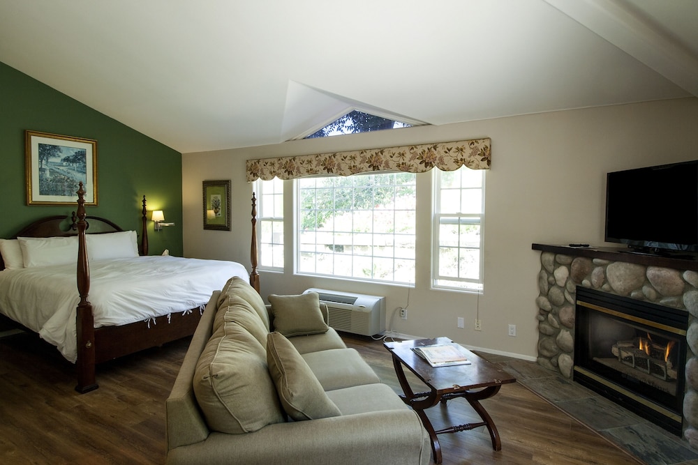Malibu Country Inn - photo 7