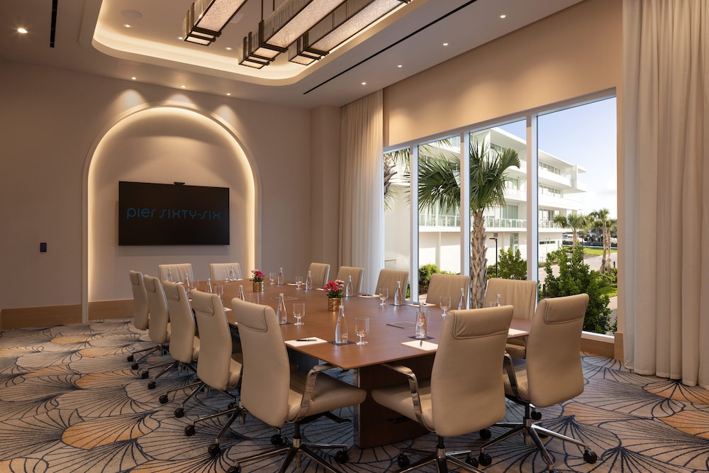Pier Sixty Six Hotel & Marina - photo 59