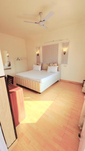 Cozy 3 bedroom Apt with Central location