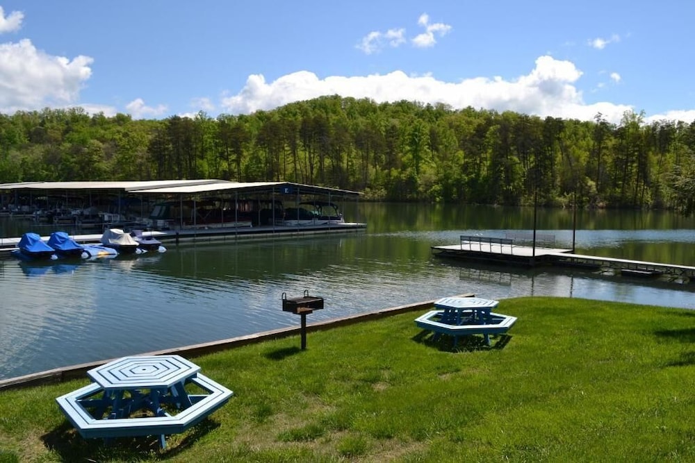 Boundary Waters Resort & Marina - photo 12