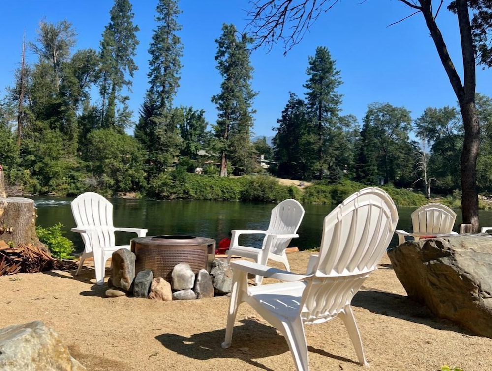 Rogue River Resort - photo 19