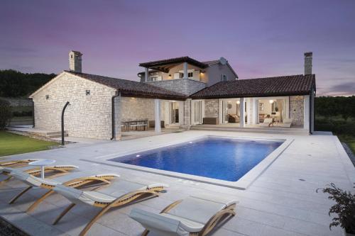 Heritage Villa Lilly — 4-Star Luxury Hotel in Marcana, Croatia