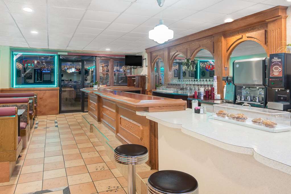 Howard Johnson by Wyndham Saugerties - photo 6