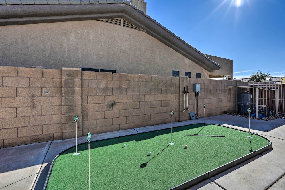 Putting Green Game Room Goodyear Oasis — Goodyear