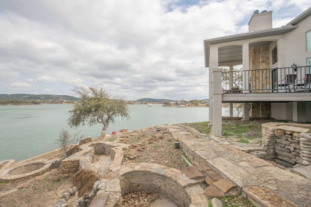 Kaizen Lakehouse in Burnet, United States