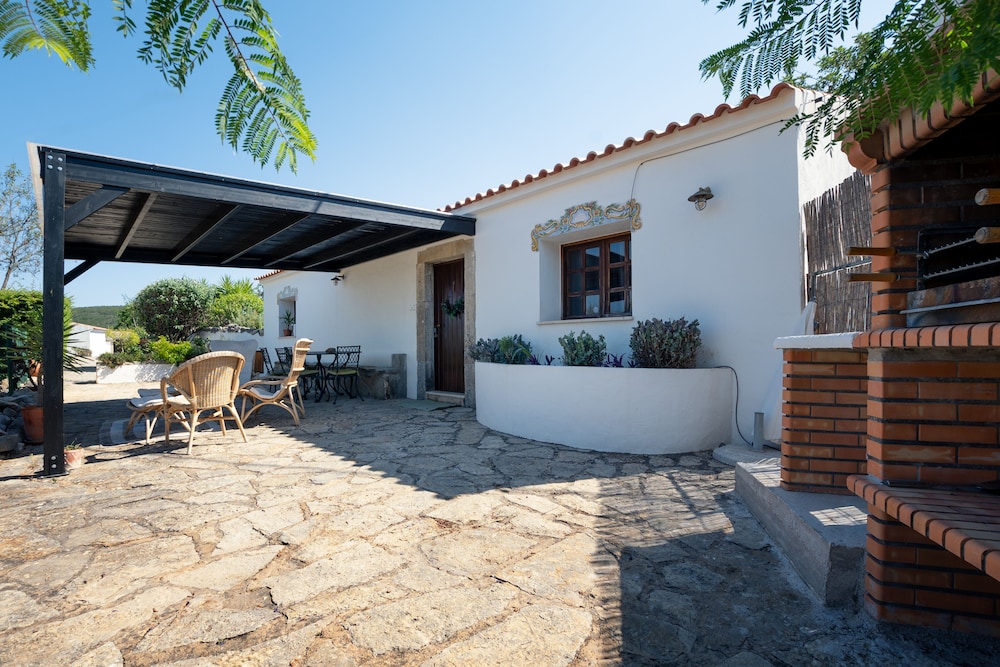 Cosy Farmhouse Quinta da Eira 140 years old — 4-Star Luxury Hotel in Loule, Portugal