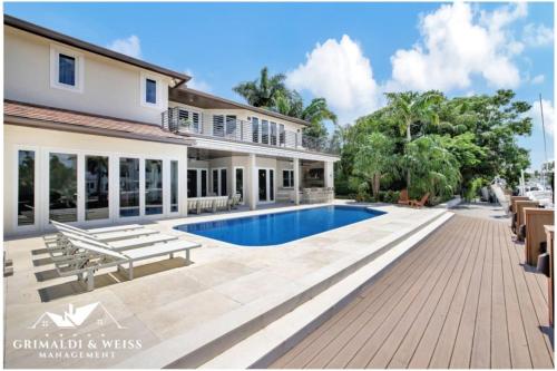Elegant Waterfront Estate 6BR 6.5BA in Fort Lauderdale, United States